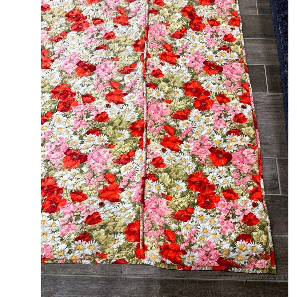 Handmade Quilted Bedspread Womens Red Floral Poppy Daisy Cottagecore Retro Twin